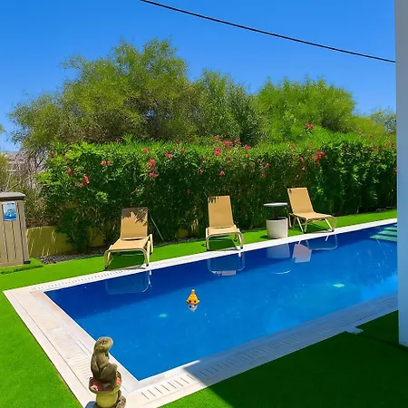 Stylish 4 Bedrooms With Private Pool - 2 Min Walking To Sandy Villa *