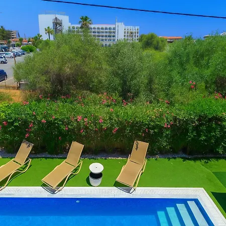 Villa Stylish 4 Bedrooms With Private Pool - 2 Min Walking To Sandy Paralimni