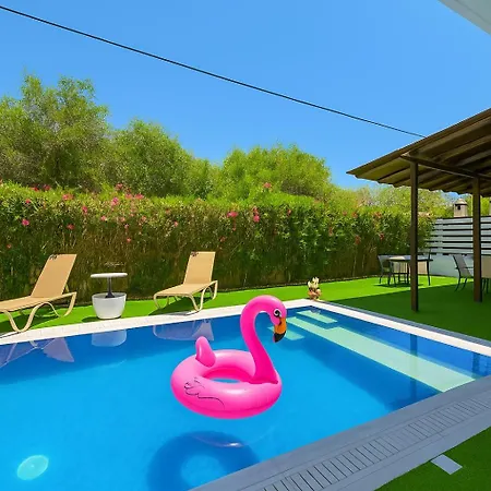Stylish 4 Bedrooms With Private Pool - 2 Min Walking To Sandy Villa