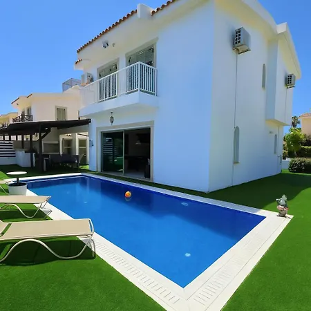 Stylish 4 Bedrooms With Private Pool - 2 Min Walking To Sandy *