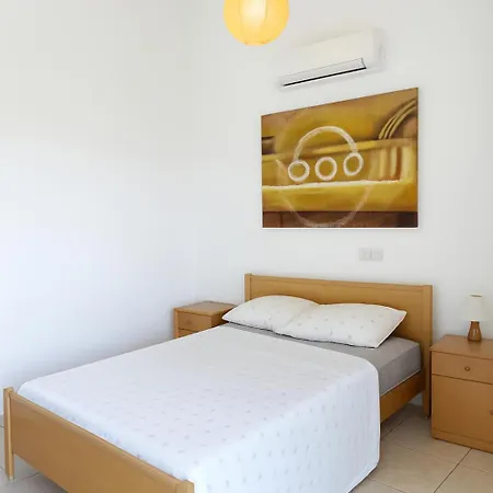 Stylish 4 Bedrooms With Private Pool - 2 Min Walking To Sandy Paralimni