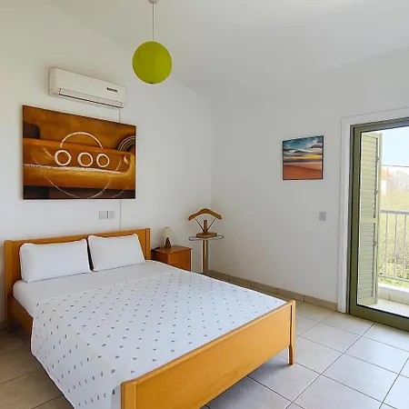 Stylish 4 Bedrooms With Private Pool - 2 Min Walking To Sandy Paralimni