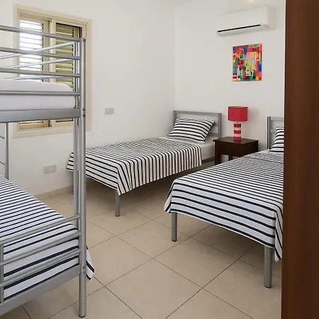 Stylish 4 Bedrooms With Private Pool - 2 Min Walking To Sandy Paralimni