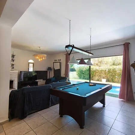 Stylish 4 Bedrooms With Private Pool - 2 Min Walking To Sandy *