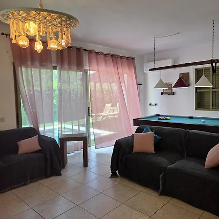 Stylish 4 Bedrooms With Private Pool - 2 Min Walking To Sandy Villa